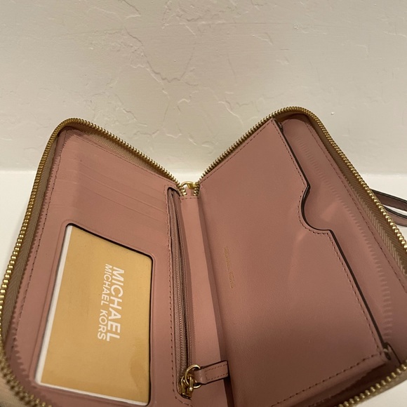 MK Wallet - Picture 3 of 6